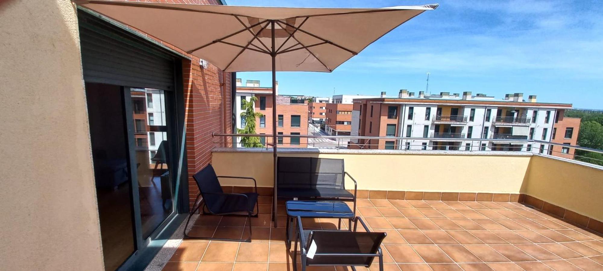 Apartamento Con 2 Dormitorios, Garaje Y Terraza Junto A Valladolid Exterior photo